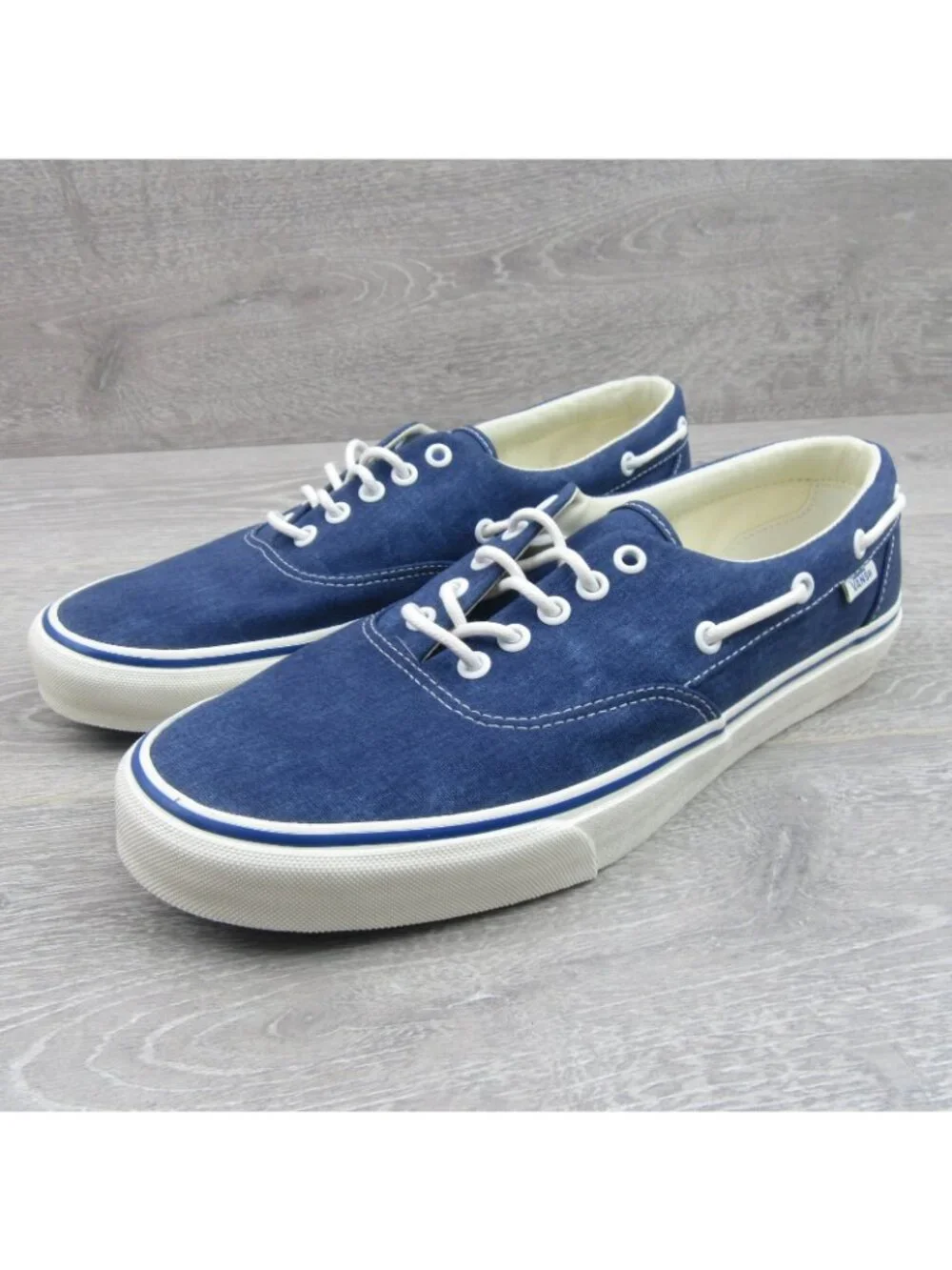 Vans authentic boat